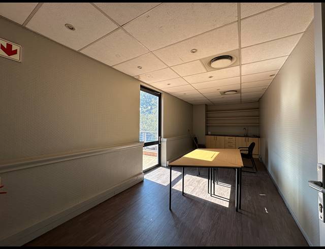 200M² OFFICE TO LET IN SANDTON CENTRAL